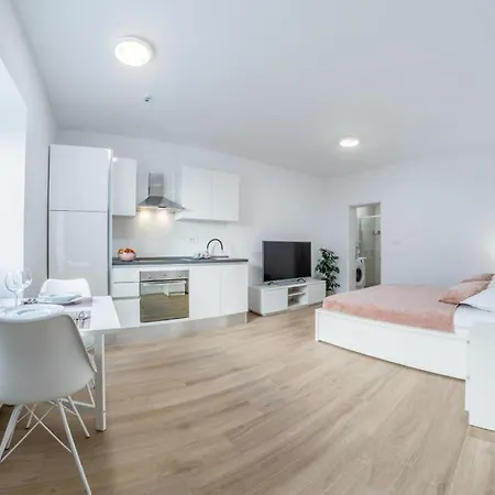 Klara Free Parking, Center Apartamento *